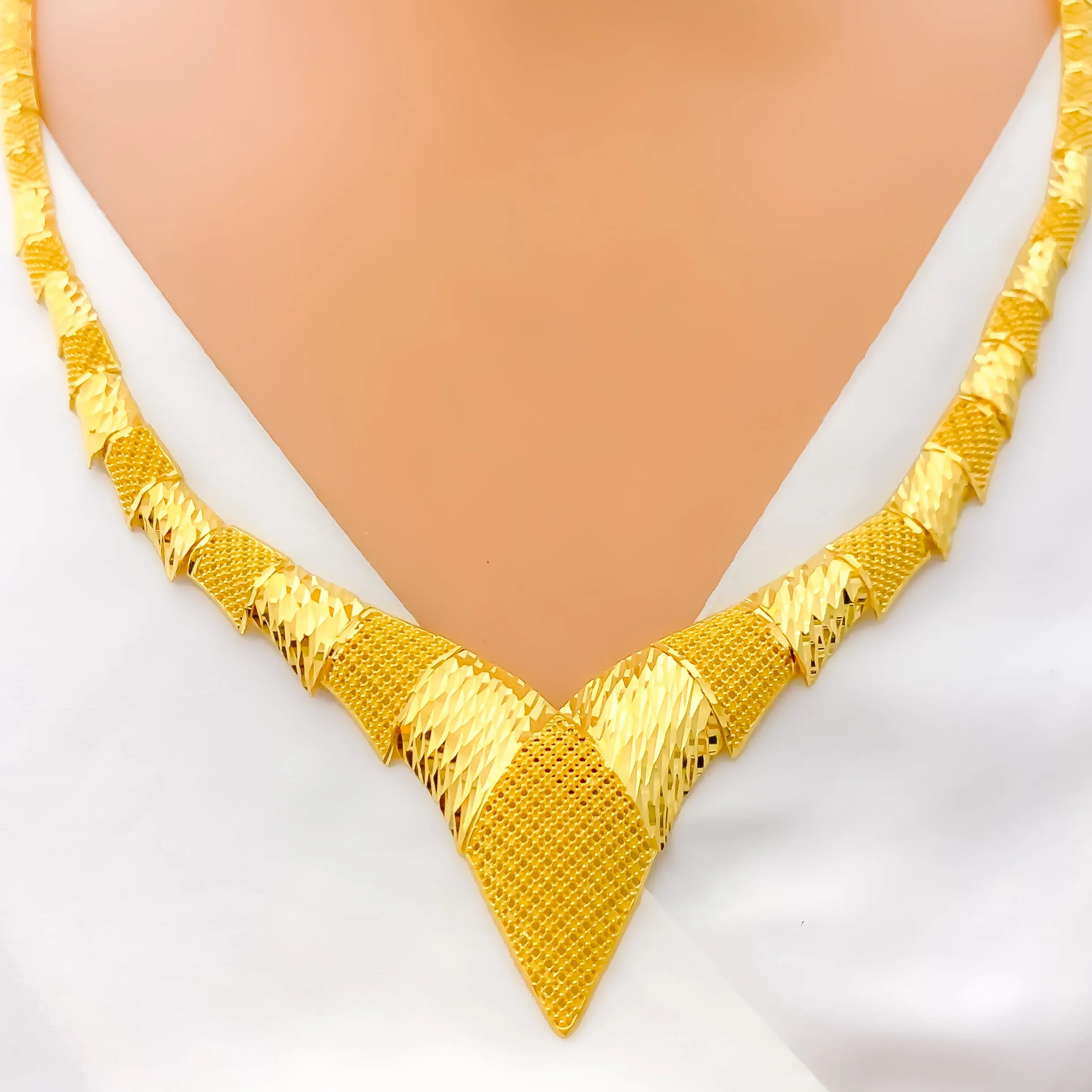 Alternating Dazzling 22K Gold Mesh Necklace Set