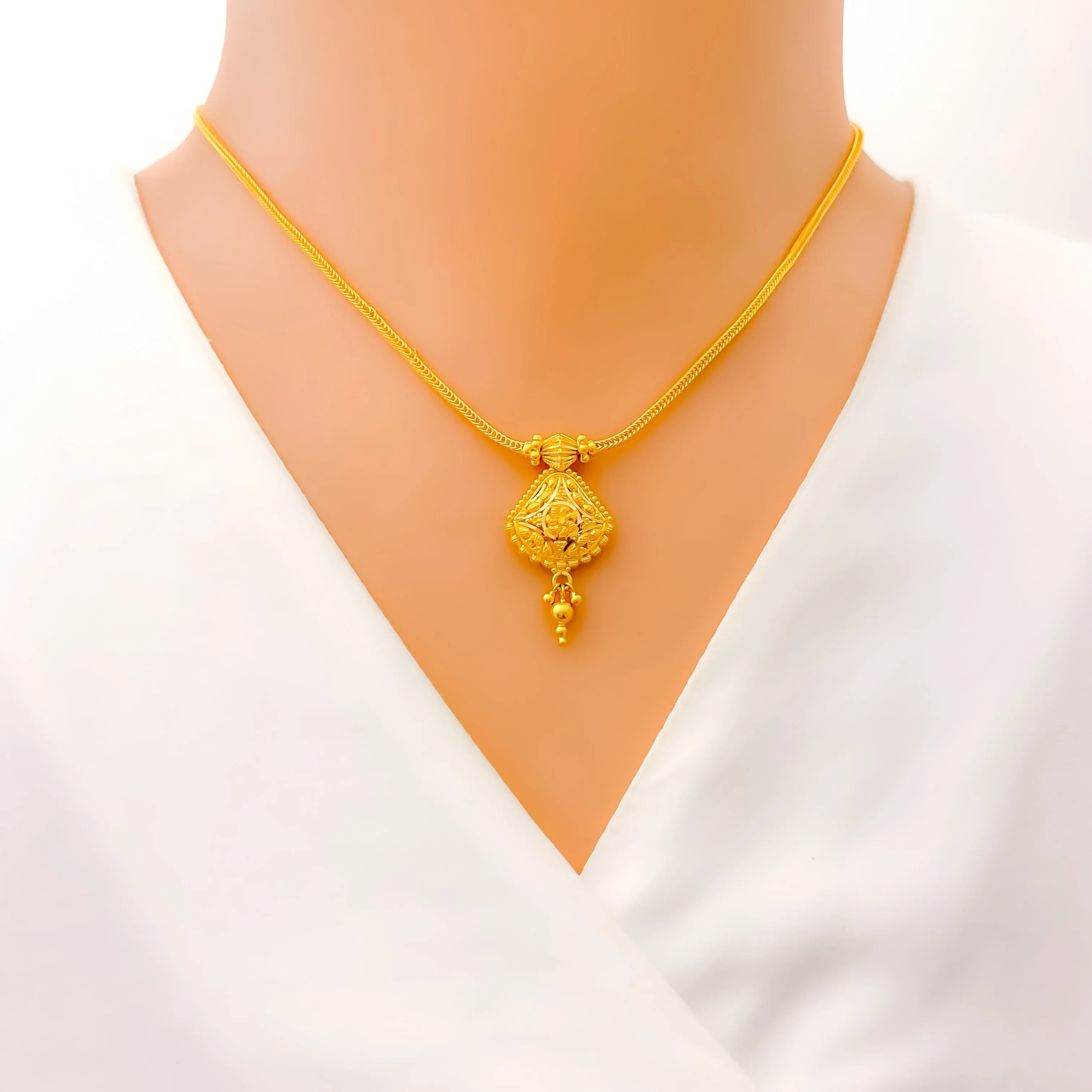 Attractive Flower Accented Necklace Set