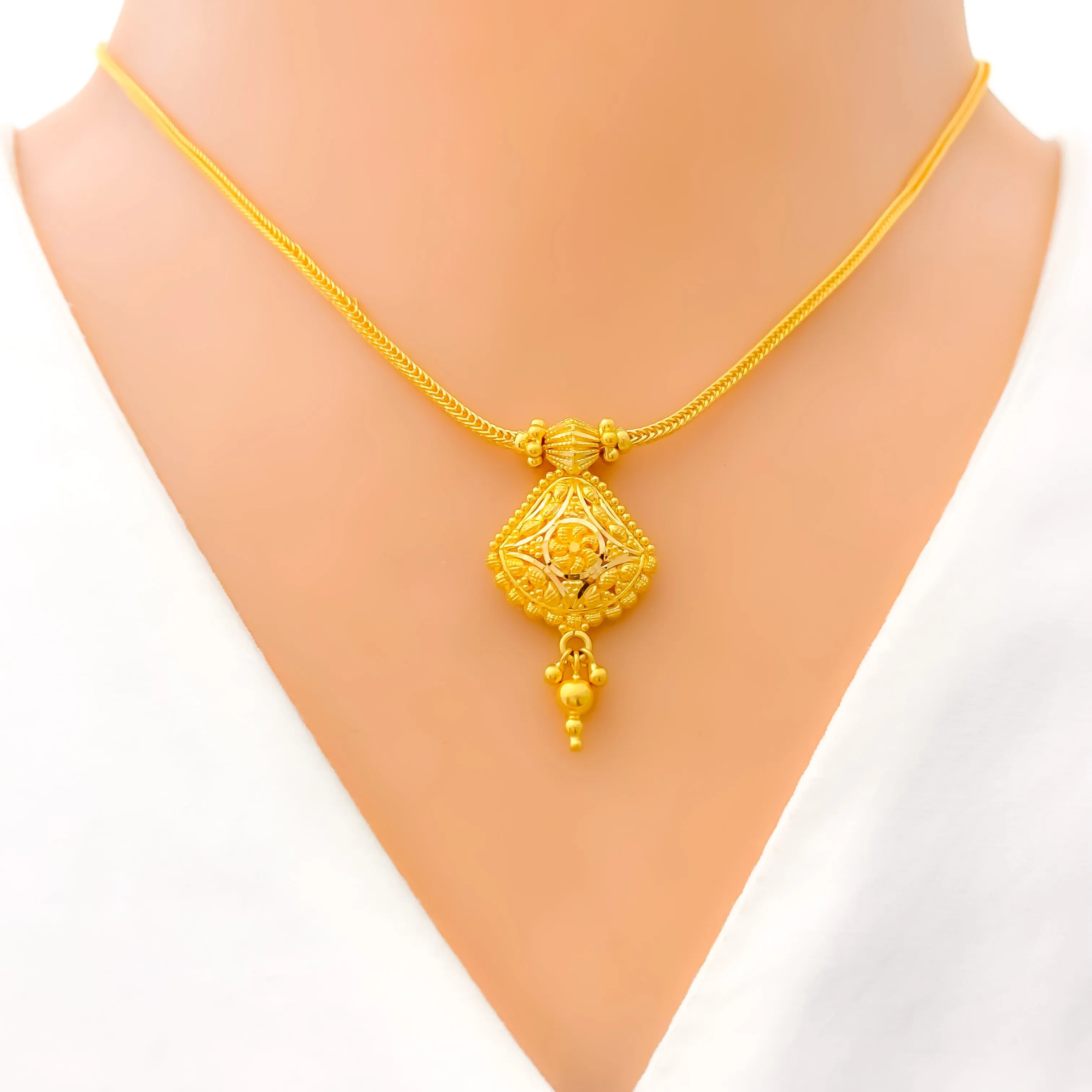 Attractive Flower Accented Necklace Set