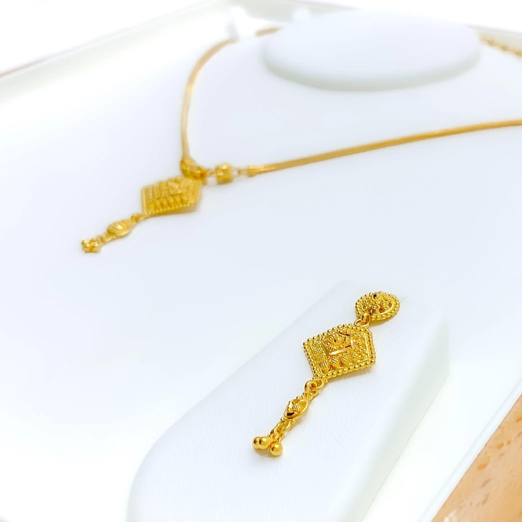 Beveled Light-weight 22k Gold Necklace Set