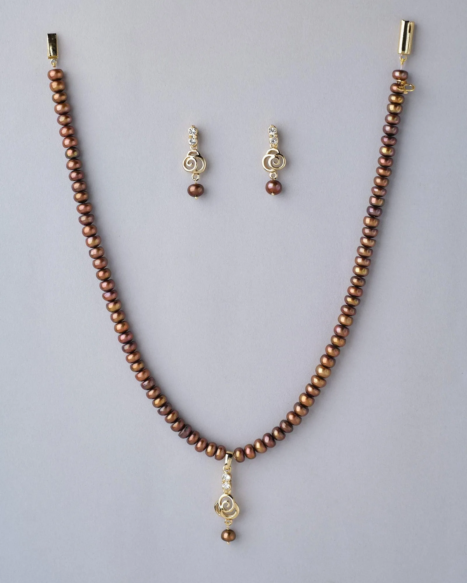 Crash A Party Pearl Necklace Set