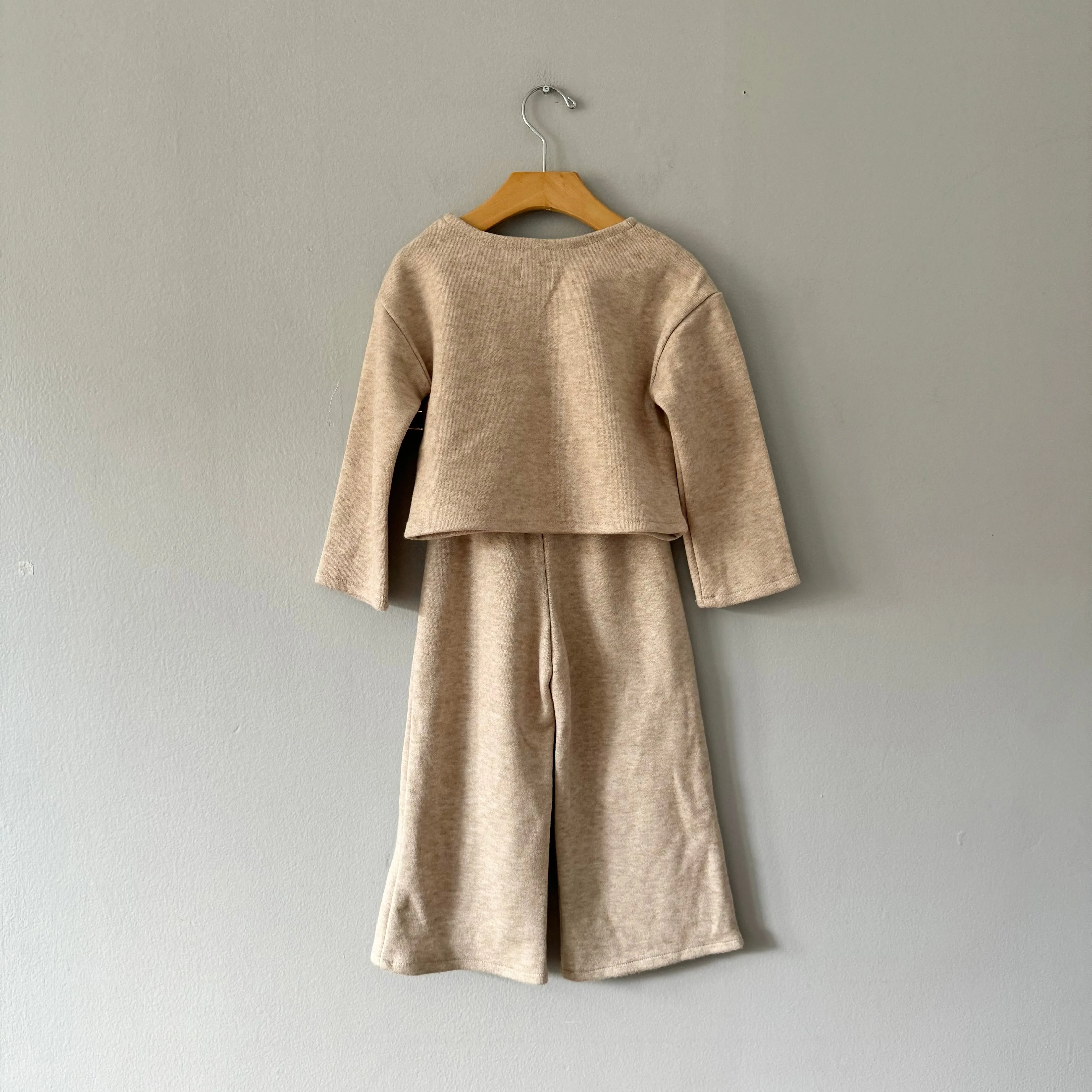 Essentials MTL / Beige knit sets / 4T