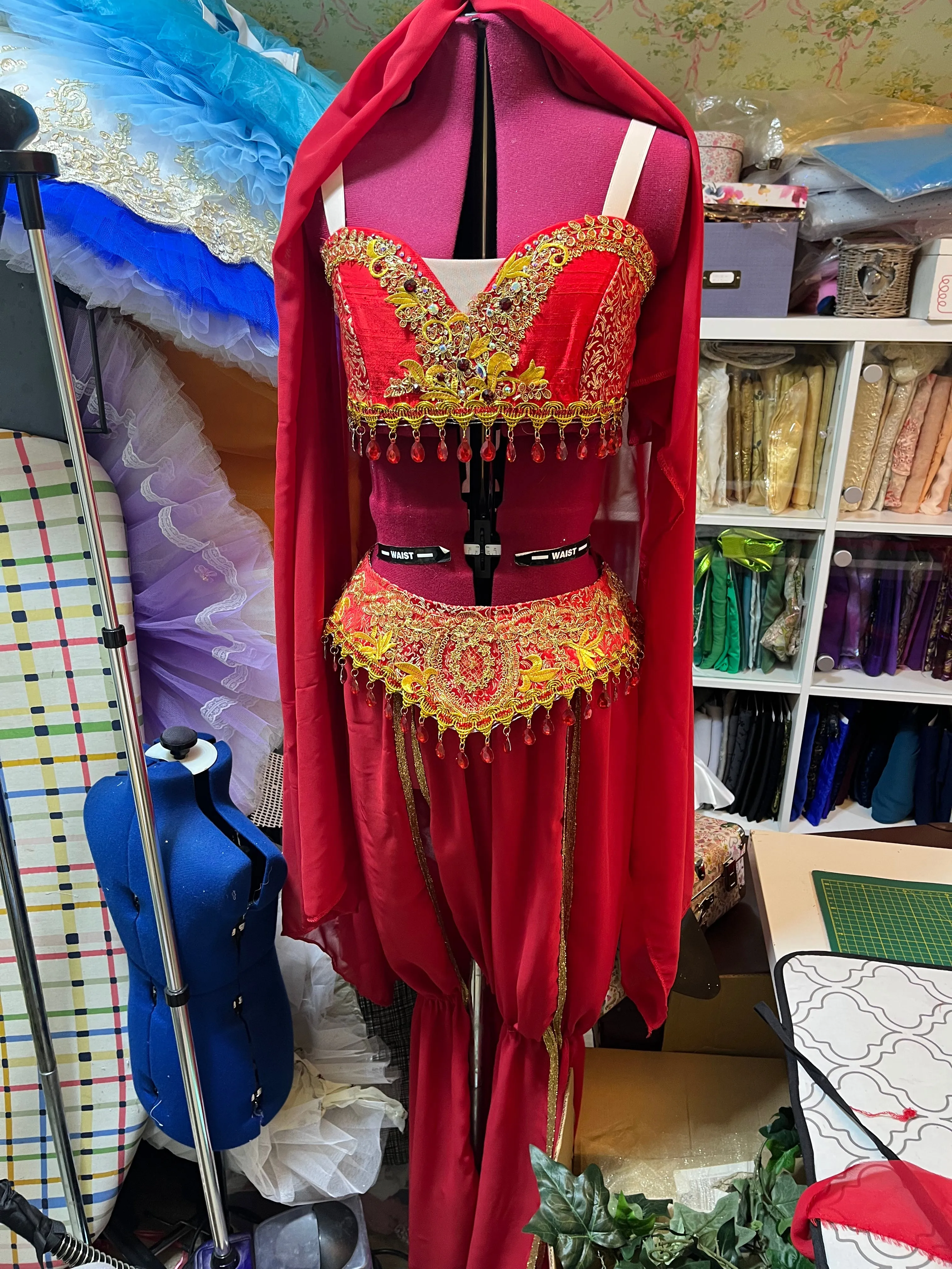 Nikiya Arabian red costume - Hire only