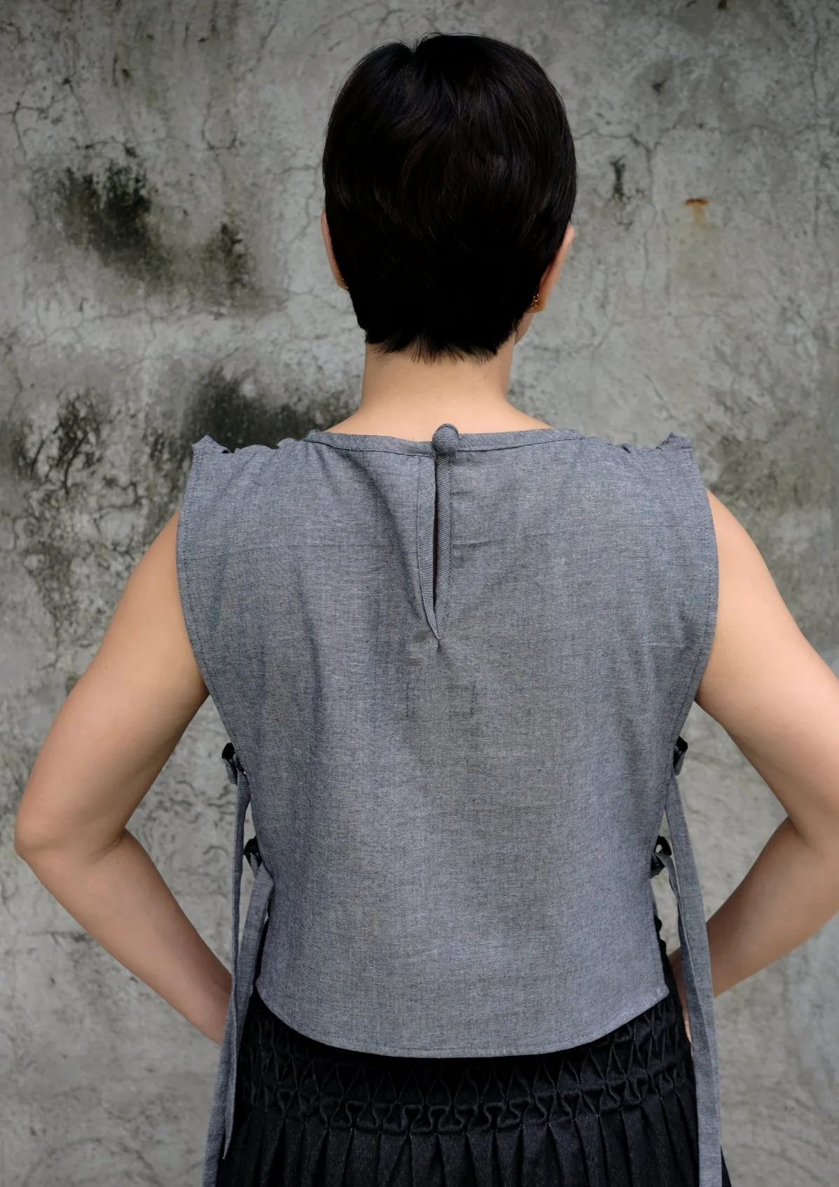 waves bib - gray